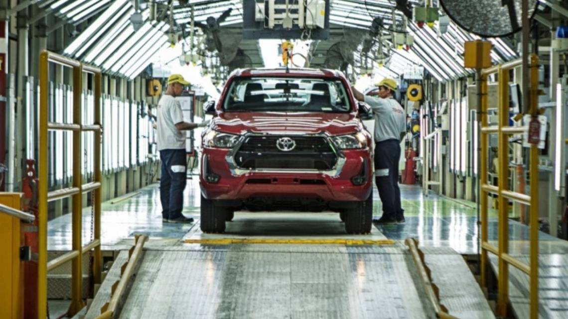 Automotriz convierte autos viejos en materia prima para su producción