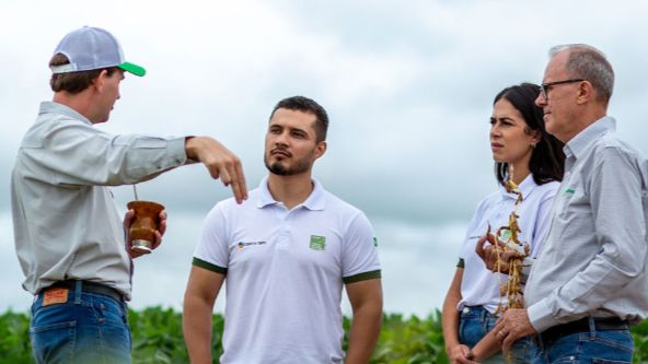 Multi granaria cierra millonario préstamo para apoyar la agricultura sostenible