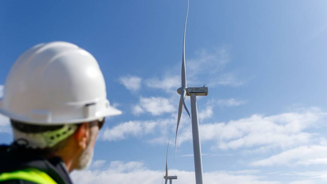 La guerra en Medio Oriente acelera la transición energética y encarece el plástico