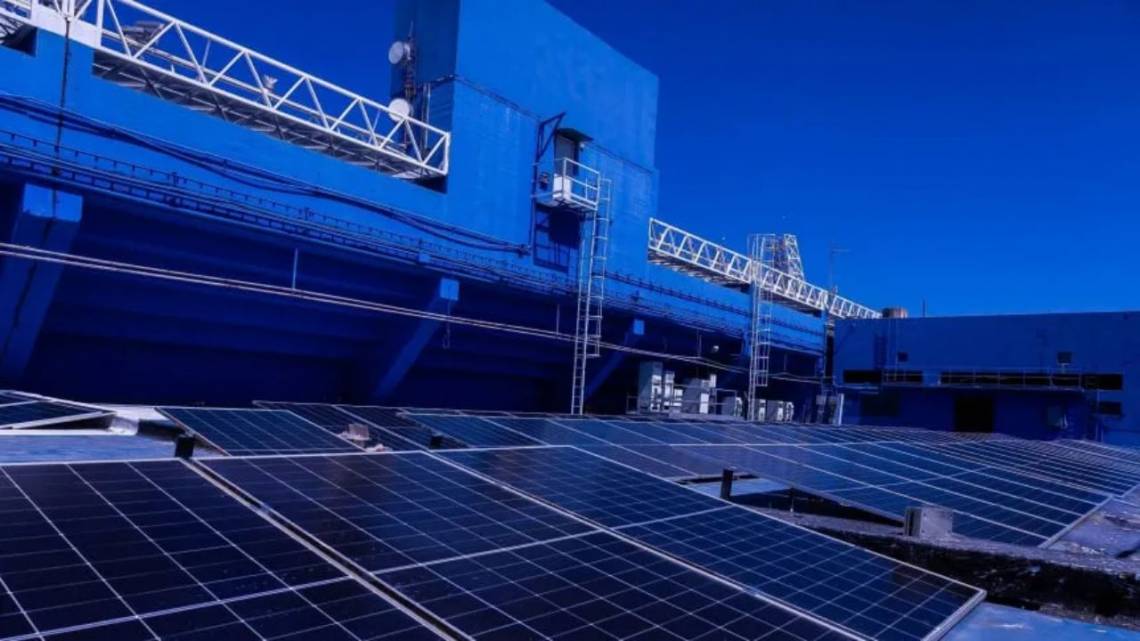 Este equipo de fútbol hace goles en la cancha y en el ambiente
