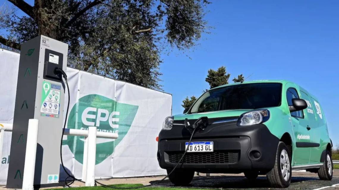Proponen tarifas diferenciadas y más estaciones de carga para autos eléctricos