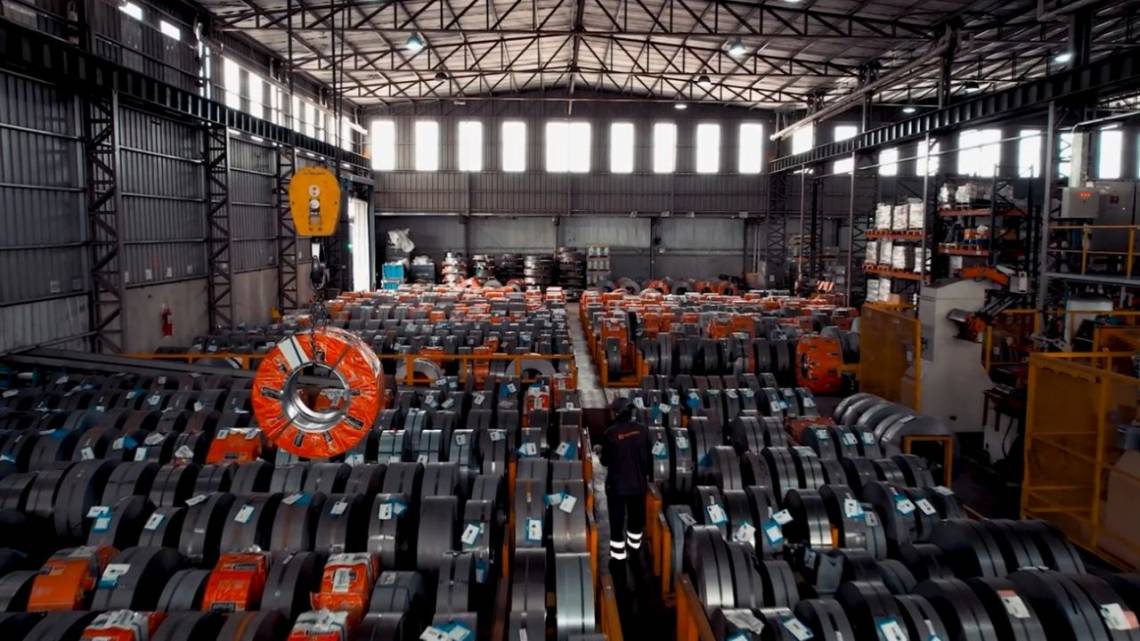 Cuando la luz encarecía el negocio, esta metalmecánica decidió encenderse sola