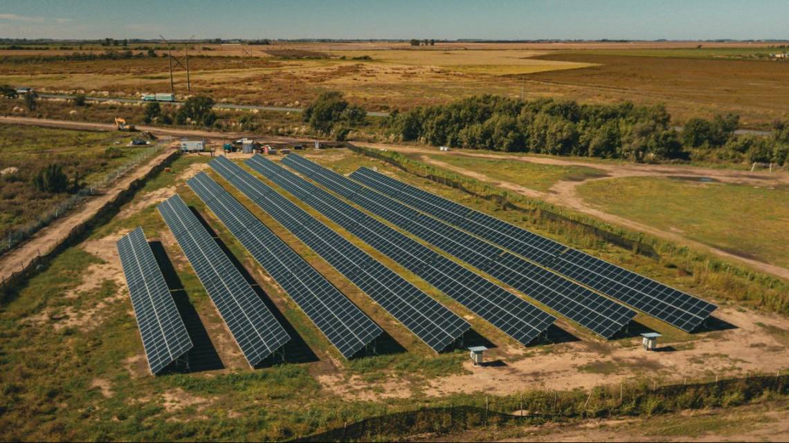 Arman una usina solar comunitaria y convierten la energía en tokens