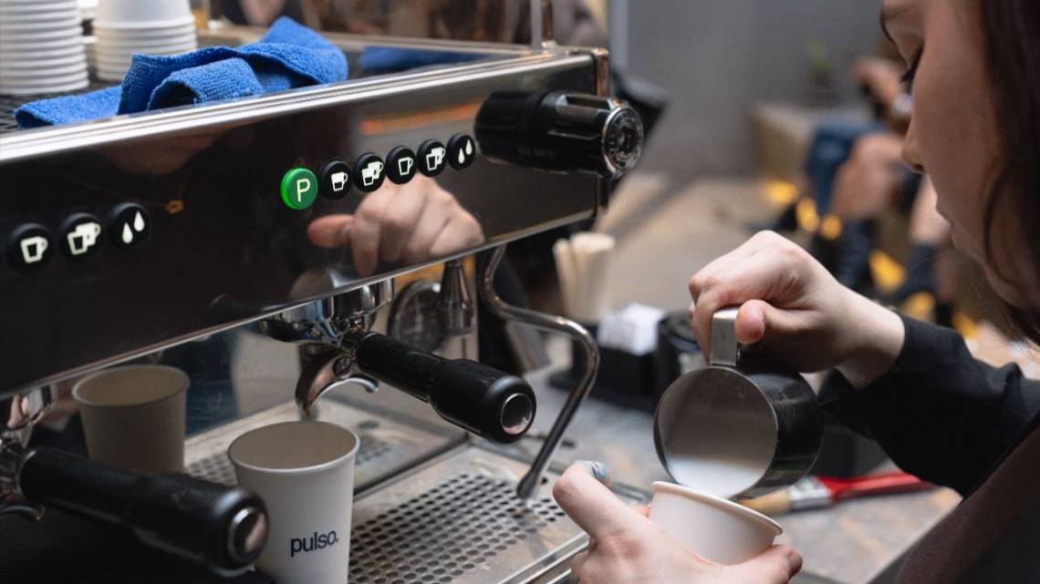 La historia de un tostadero que quiere teñir de verde el café