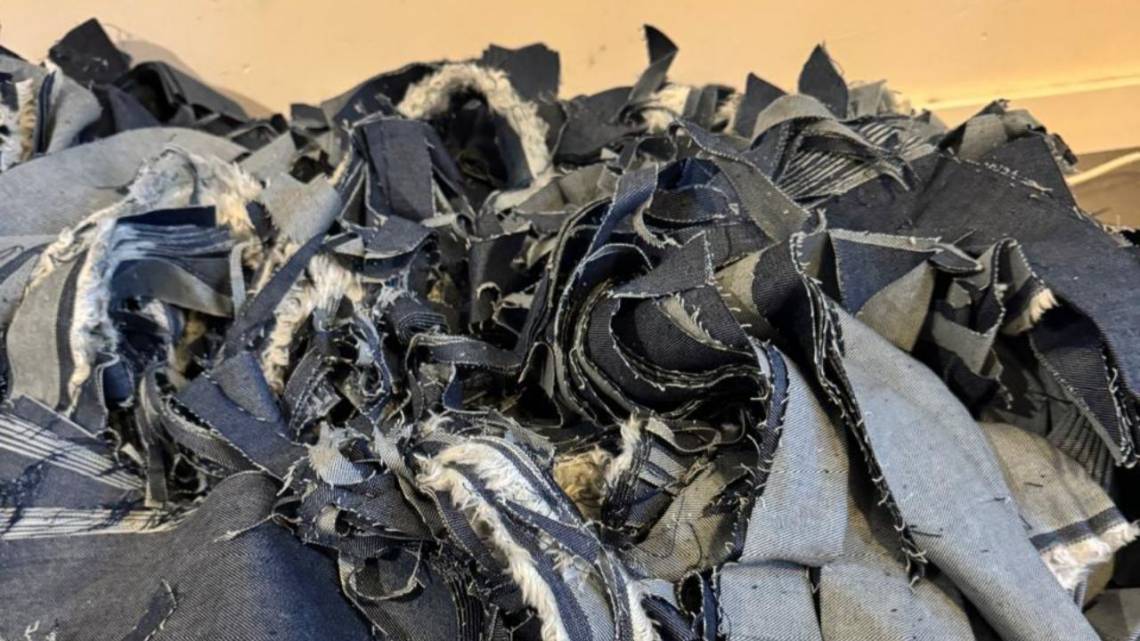 Requechos que valen: revisten paredes con residuos textiles