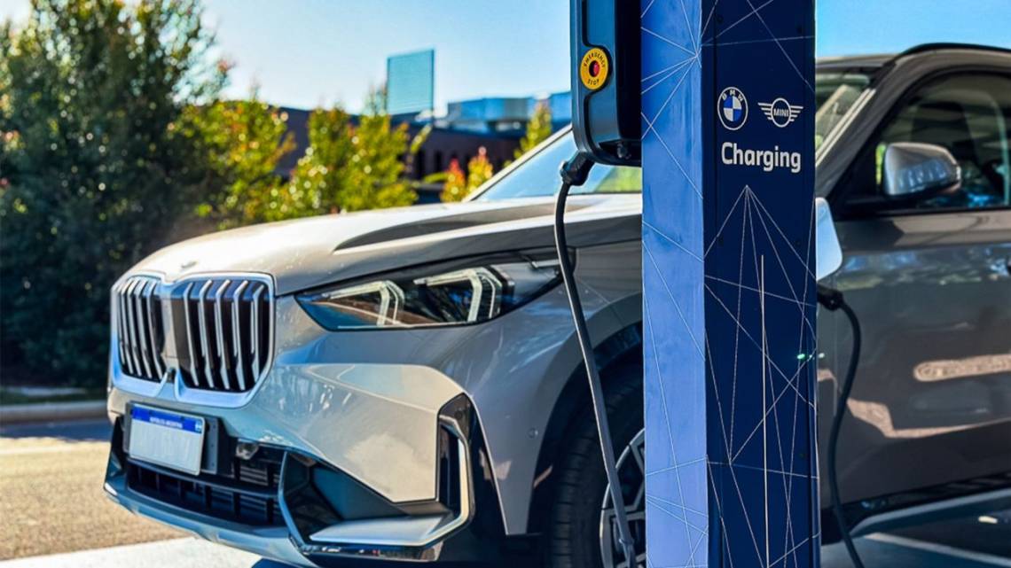 BMW suma más estaciones de carga para acelerar la electromovilidad