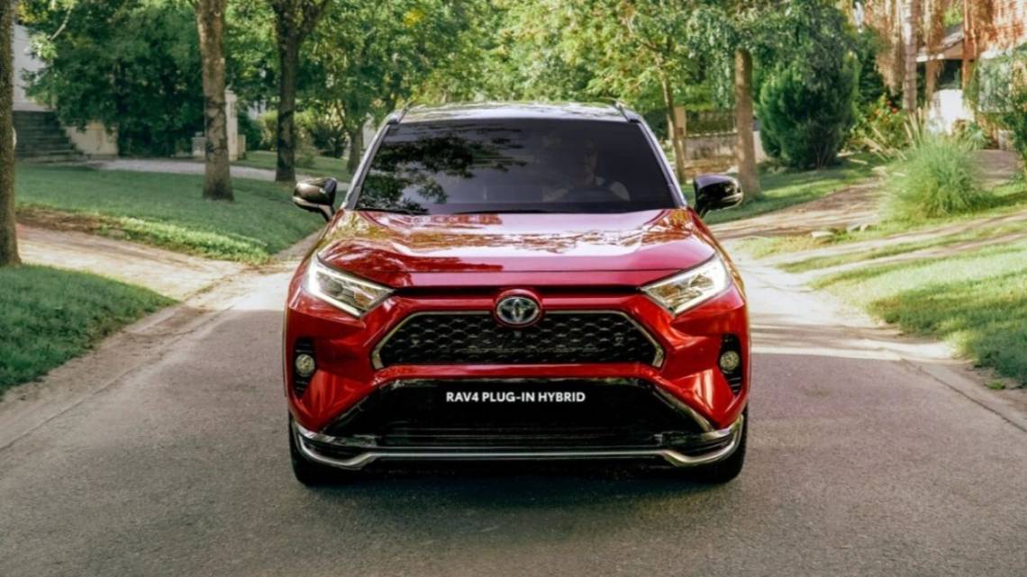 Toyota prepara el lanzamiento de su primer híbrido enchufable en Argentina