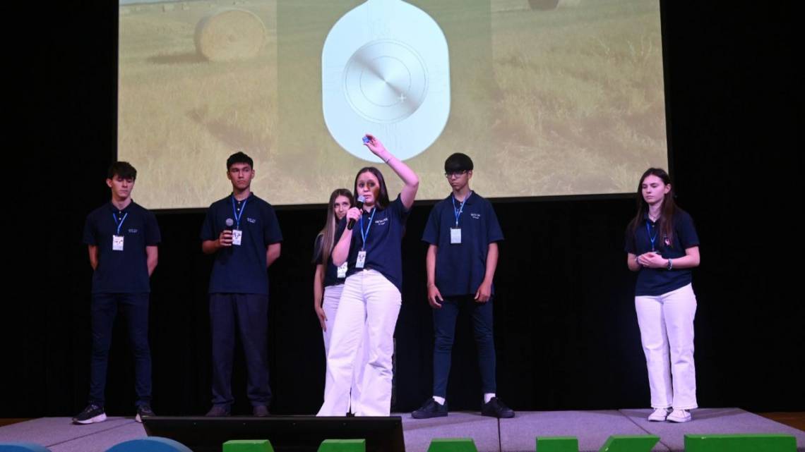 Pibes tech al rescate del rodeo: crearon una caravana 4.0 que funciona con energía solar