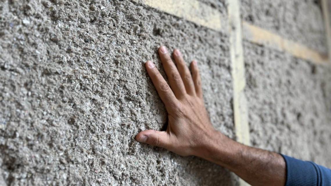 Usan papel reciclado y crean un novedoso producto de aislación térmica