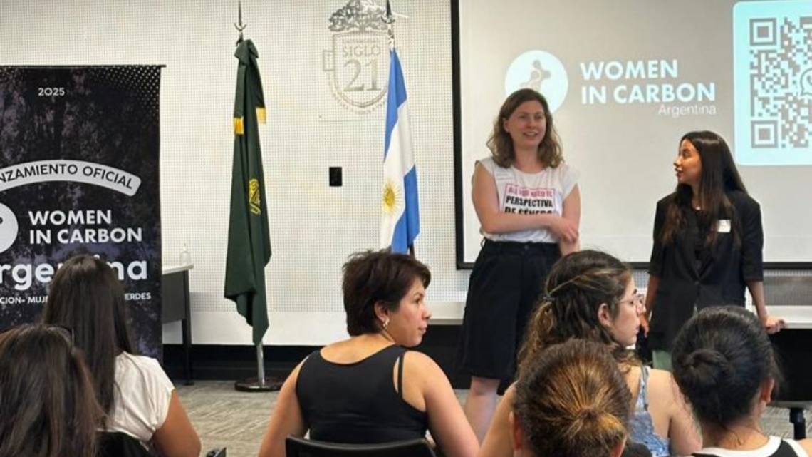 Sale a la cancha en Argentina la red de mujeres que impulsa la descarbonización