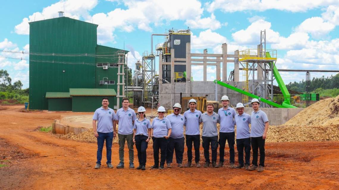 Siguió el curso del río y exportó su know how en biomasa a Paraguay