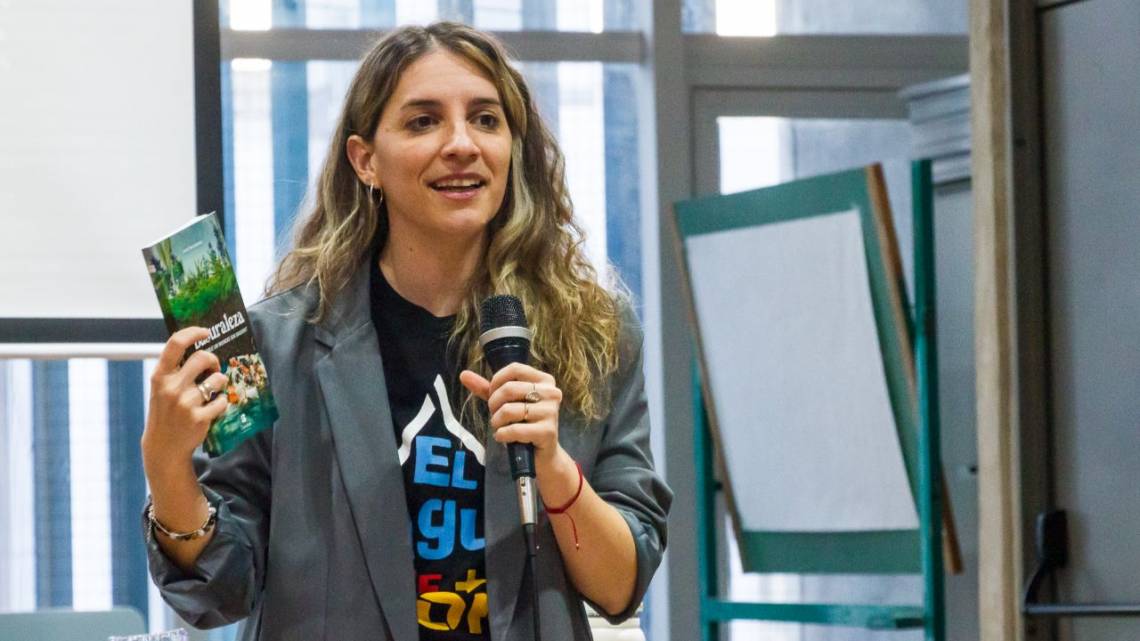 Agustina Grasso, autora de Basuraleza, presentó su libro en Rosario (Foto: gentileza Gisela Ardit)