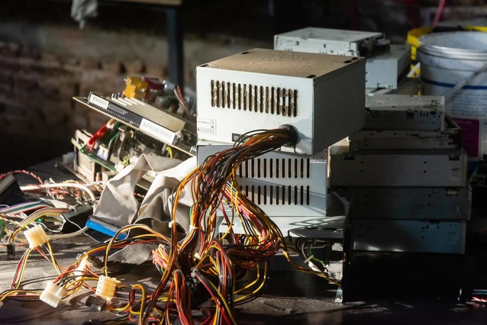 El destino final de gabinetes de computación (CPU), monitores, teclados, impresoras y celulares, está en debate.