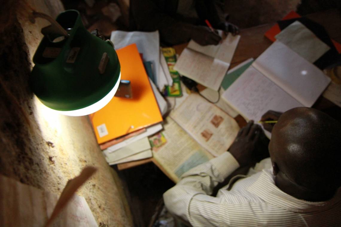 La compañía distribuyó estas lámparas en regiones sin acceso a la red eléctrica de todo el mundo.