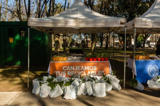 La plaza San Martín de Rosario es un punto de recepción de residuos reciclables. Este sábado hay una nueva convocatoria.