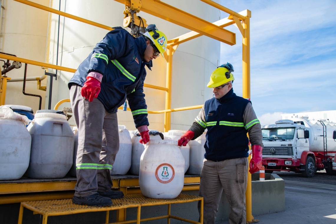 Dos en uno: reciclan aceite usado para insumo industrial y frenan la contaminación