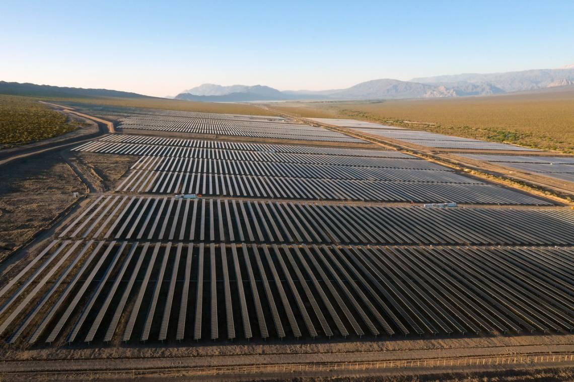 El parque solar Ullum de Genneia, una de las fuentes de energía limpia de la empresa.