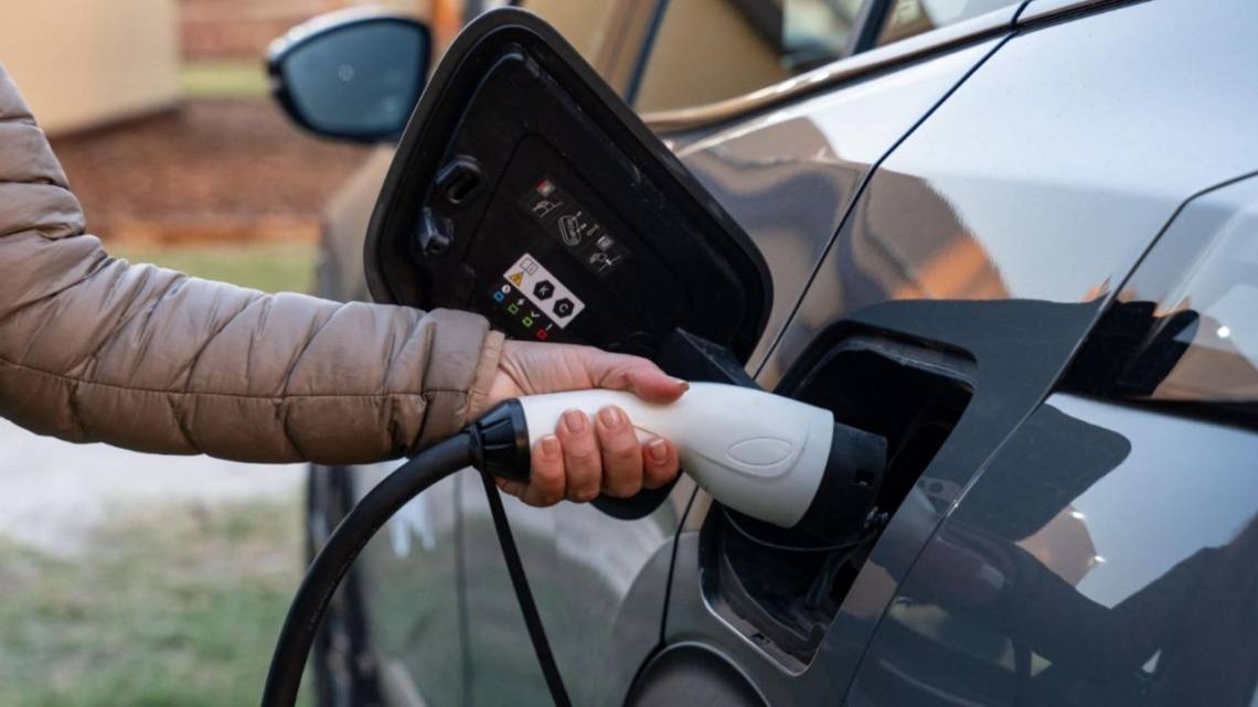 Con el boom de los autos eléctricos, apuestan a montar una red de cargas rápidas 